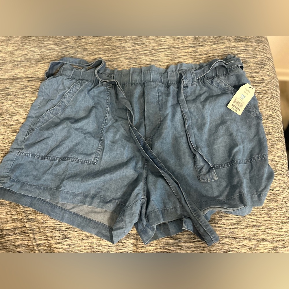 High rise pull on shorts XXXL (22) never worn with belt